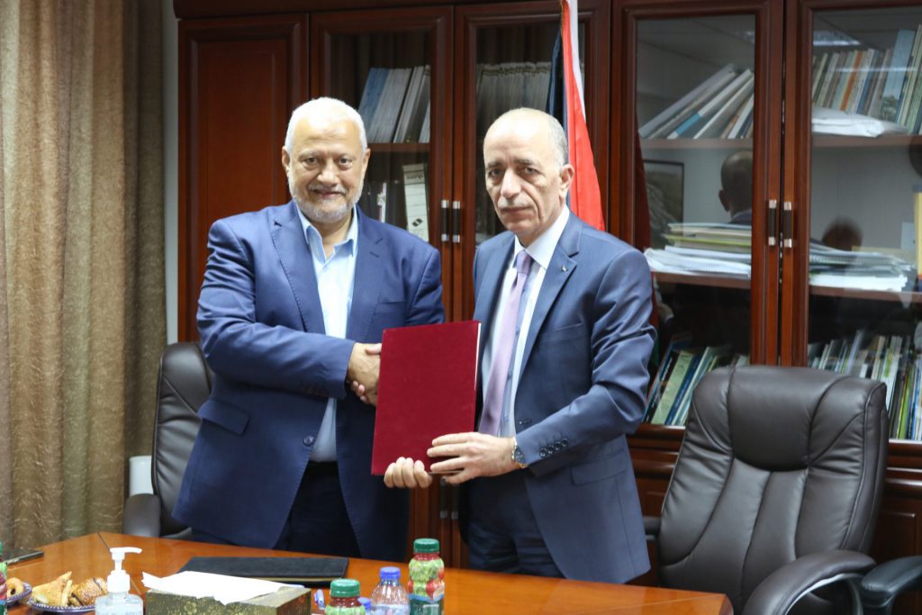 توقيع اتفاقية تعاون بين سلطة الأراضي وبلدية اريحا